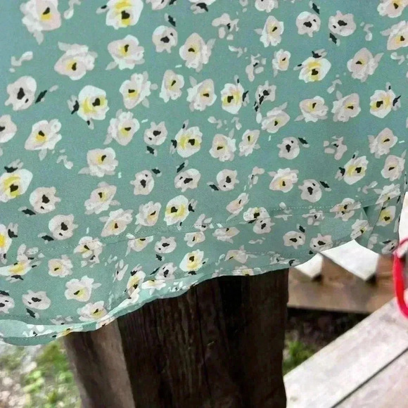 Cute Layered A-Line Mint Green Loft Top In Petite Med. Pastel Floral Sleeveless - Picture 4 of 6